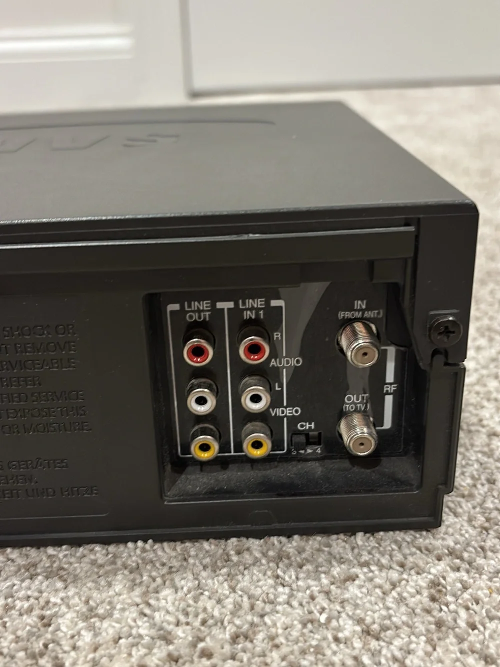 Vintage Samsung VHS Player, TESTED AND WORKING! Remote and RCA Cable Included.